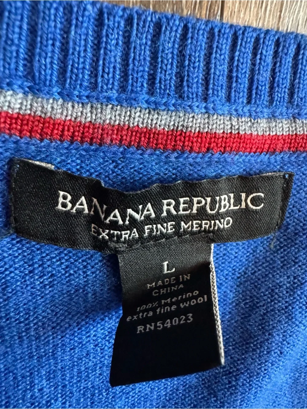Banana Republic Men's Merino Wool V-Neck Sweater in Royal Blue Size Large